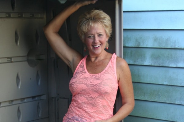 Tracy Cums in the Closet